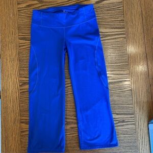 Athleta Vibrant Blue Women's Legging Capris with Back Zip Pocket Size S